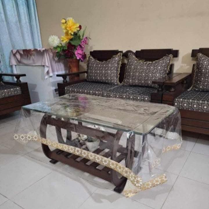 টি-টেবিলের সৌন্দর্য ও সুরক্ষা একসাথে – স্বচ্ছ ওয়াটারপ্রুফ কভার ম্যাট